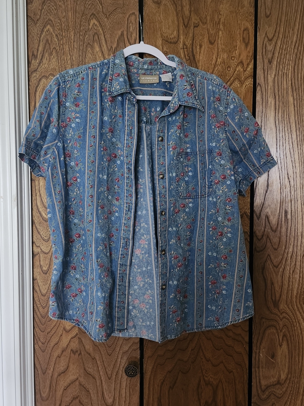 Vintage-90's Blue Floral Short-Sleeve Button-Up Shirt